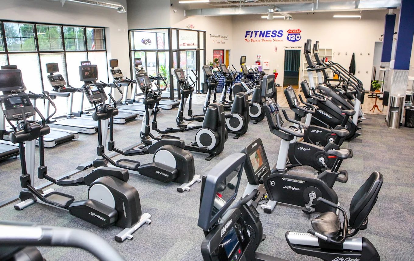 Cardio floor with built-in screens